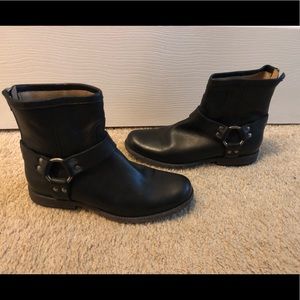 Frye Phillip Harness Short Ankle Boot
Size 7